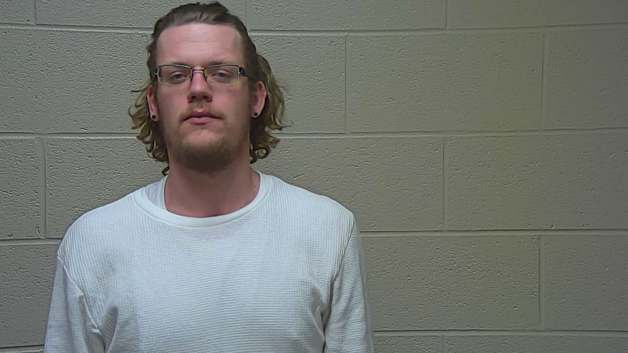 Man Runs from Tullahoma Police with Stolen Gun