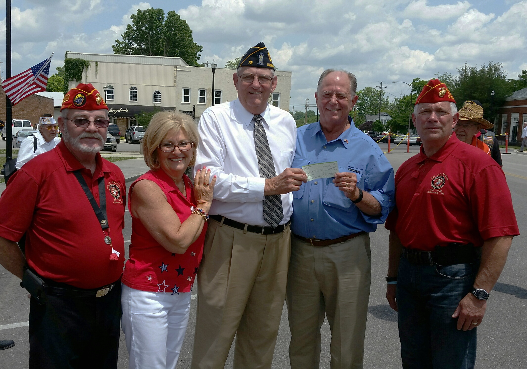 Dr. David Black and Congressman Diane Black make donation to Honor Flight