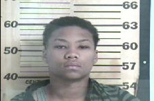 Female Attempts to Rob McMinnville Waffle House