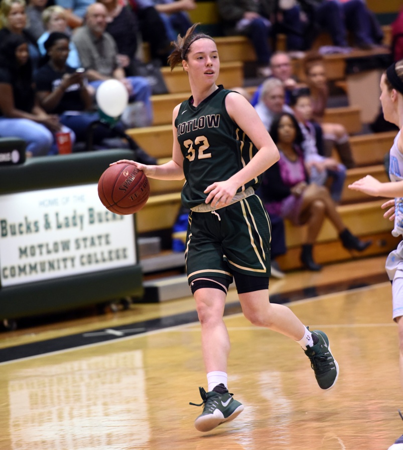 Lady Bucks Cross 20-Win Plateau with Weekend Sweep, Face First-Place Showdown Friday