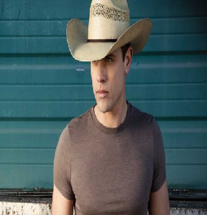 Country Music Star Dustin Lynch Donates $10,000 to Coffee County Children’s Advocacy Center