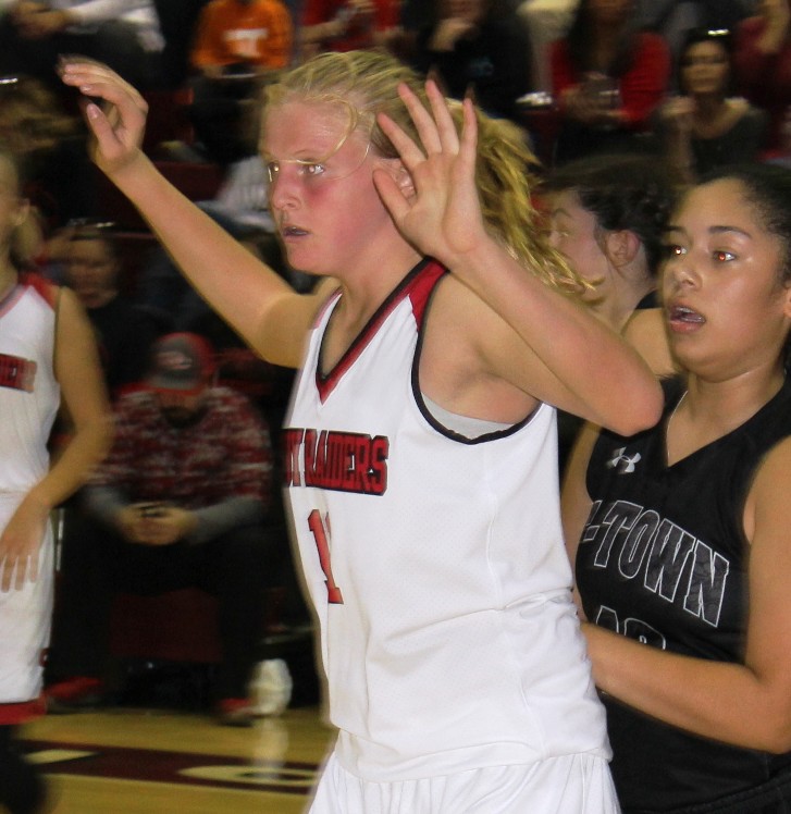 CCMS Lady Raiders Crush Harris, Advance in CTC Tournament