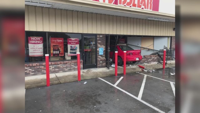 Car Crashes into Store in Grundy County