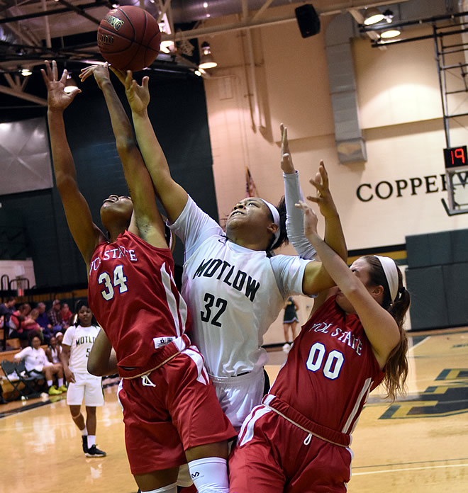Lady Bucks Stay Unbeaten in TCCAA with Win over Volunteer State