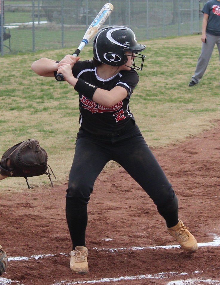 Coffee County Middle School Softball Dumps Tullahoma to Advance in CTC Tournament