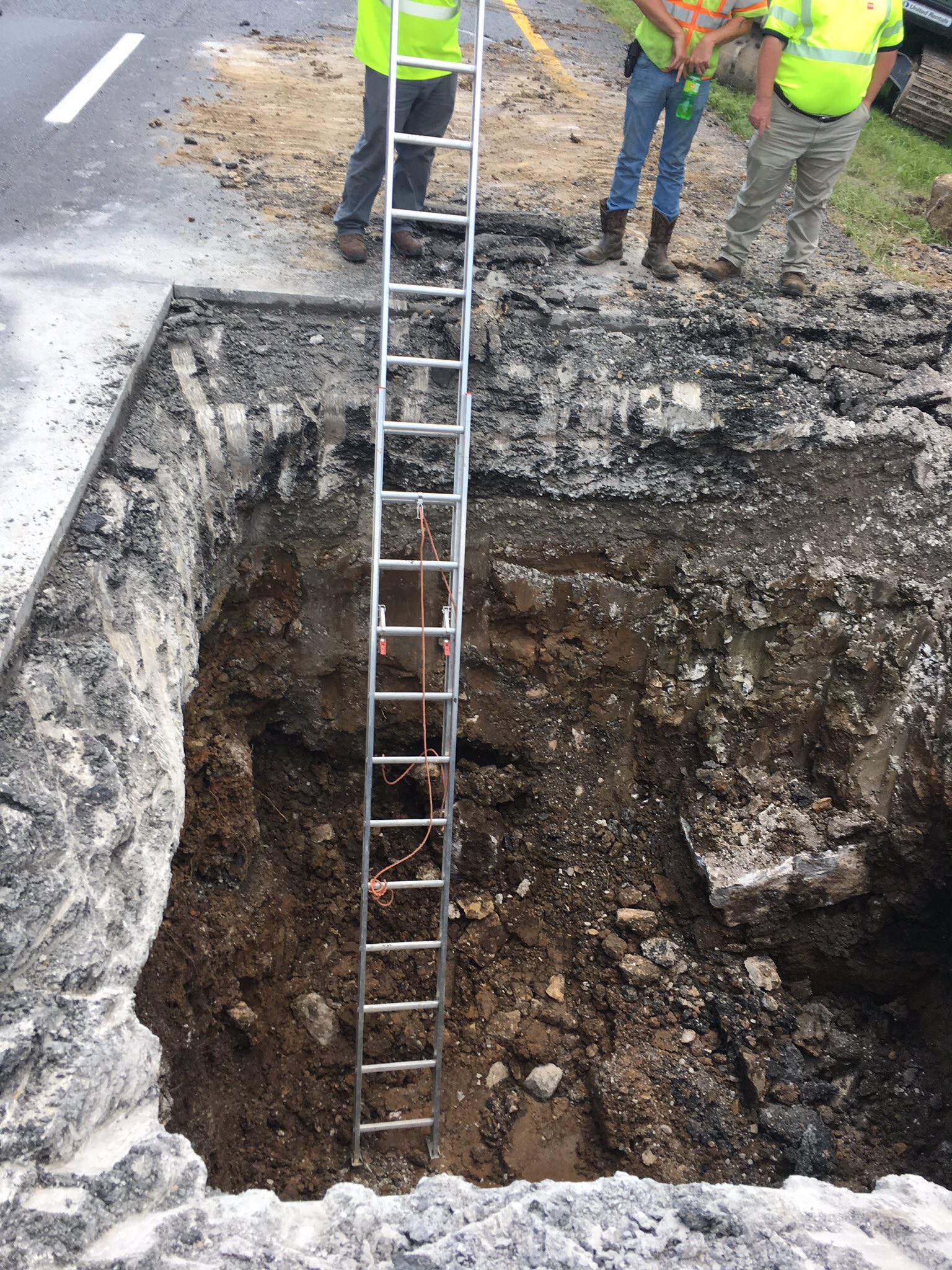 Sinkhole snarls I-24 traffic Friday