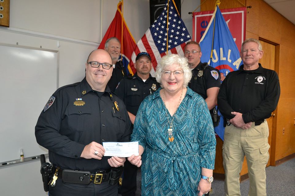 Tullahoma PD makes donation to Alzheimer’s Association