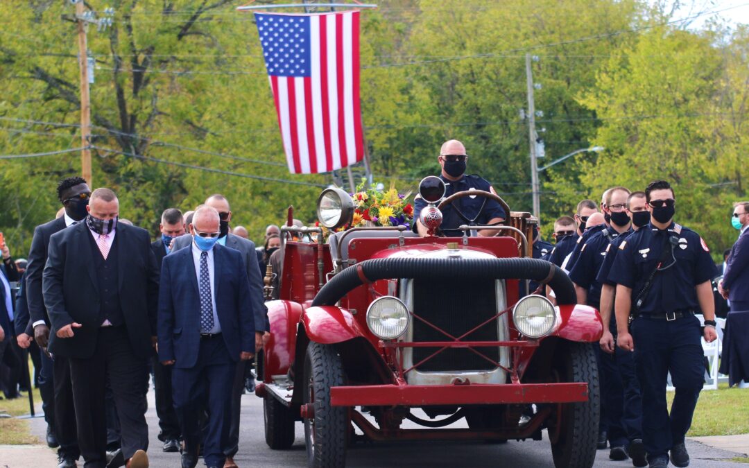 Hundreds pay respect to Mayor Norman at Sunday Funeral service