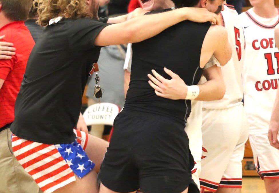 TITLE BOUND: Crosslin drops 25 points to lead Raiders to region championship game